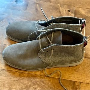 UGG Men’s Freamon Gray Suede Chukka Boots Sz 9